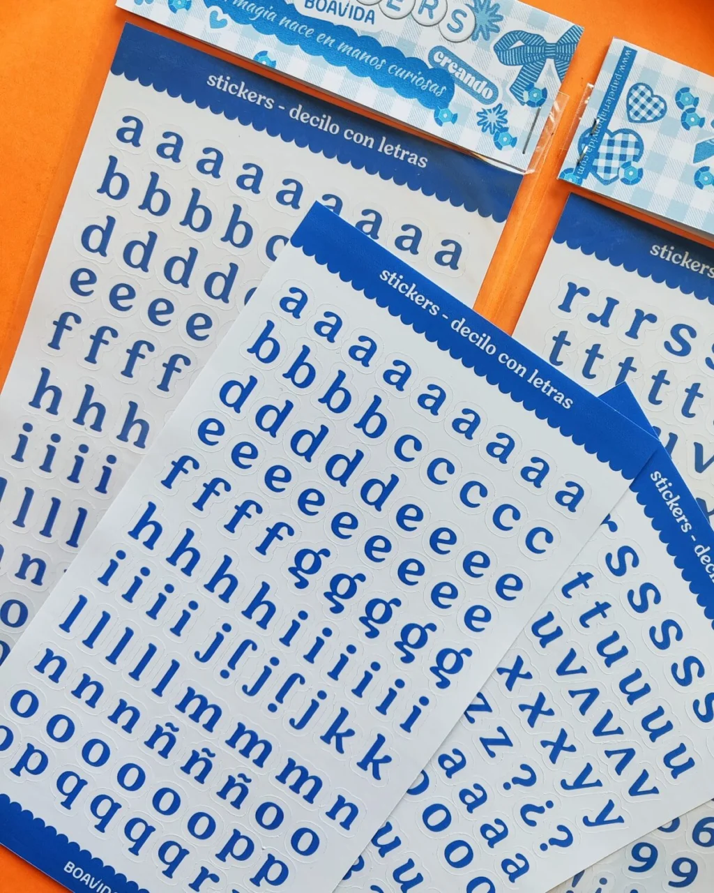 Sticker "Decilo Con Letras "- Letras de 1 cm azules
