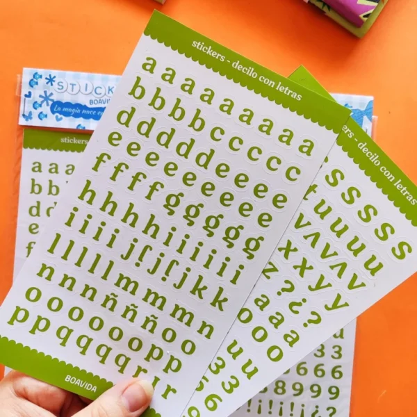 Sticker "Decilo Con Letras "- Letras de 1 cm verde claro